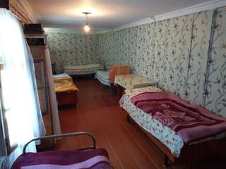 Загородные дома Country House Laia Khaishi Односпальная кровать в общем номере для мужчин и женщин-1