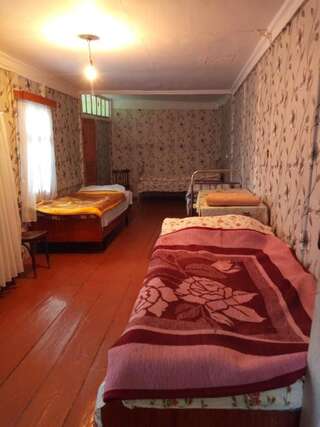Загородные дома Country House Laia Khaishi Односпальная кровать в общем номере для мужчин и женщин-2